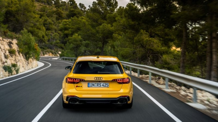 oubliez l’audi rs4 gris nardo, c’est le jaune imola qu’il vous faut