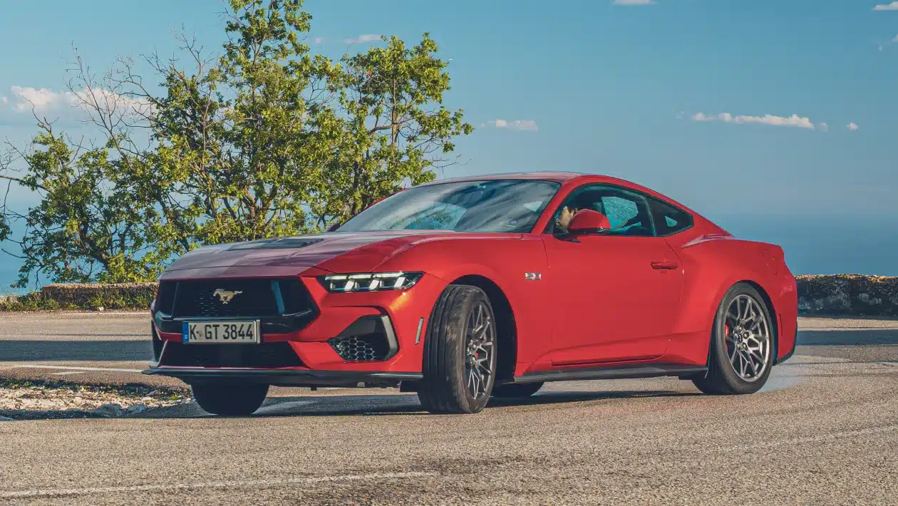 essai ford mustang 7 gt (2024) : la bonne vieille école