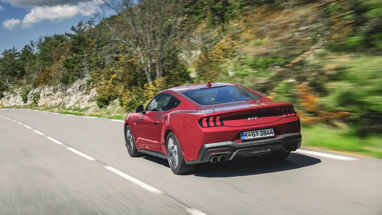 essai ford mustang 7 gt (2024) : la bonne vieille école