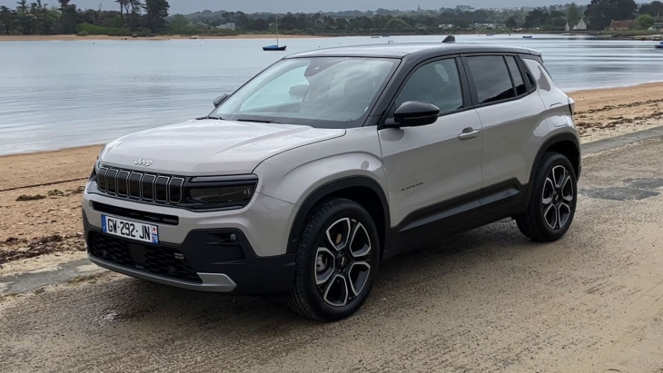 VIDEO - Jeep Avenger e-Hybrid (2024) : techno, conso, ce qu'il faut retenir