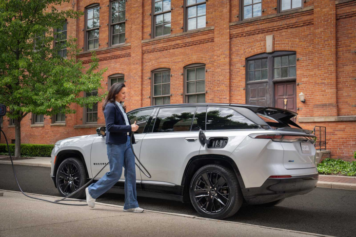 le jeep wagoneer s 100 % électrique fait ses débuts à nyc