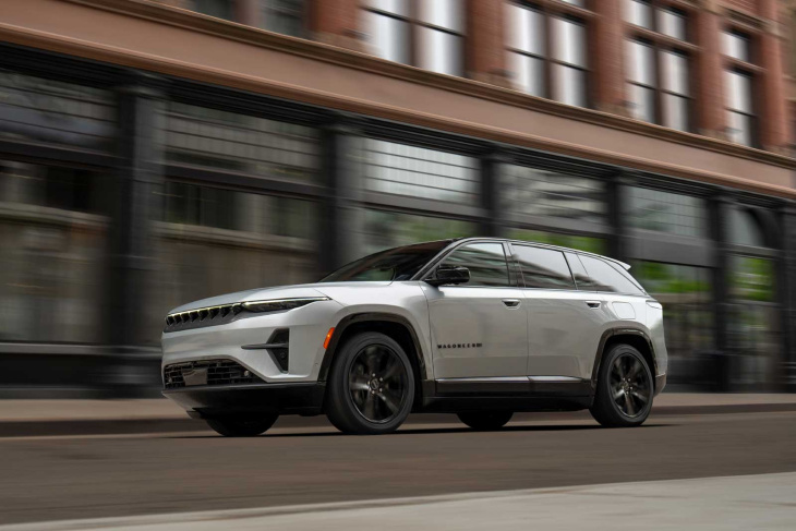 le jeep wagoneer s 100 % électrique fait ses débuts à nyc