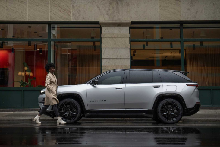 le jeep wagoneer s 100 % électrique fait ses débuts à nyc