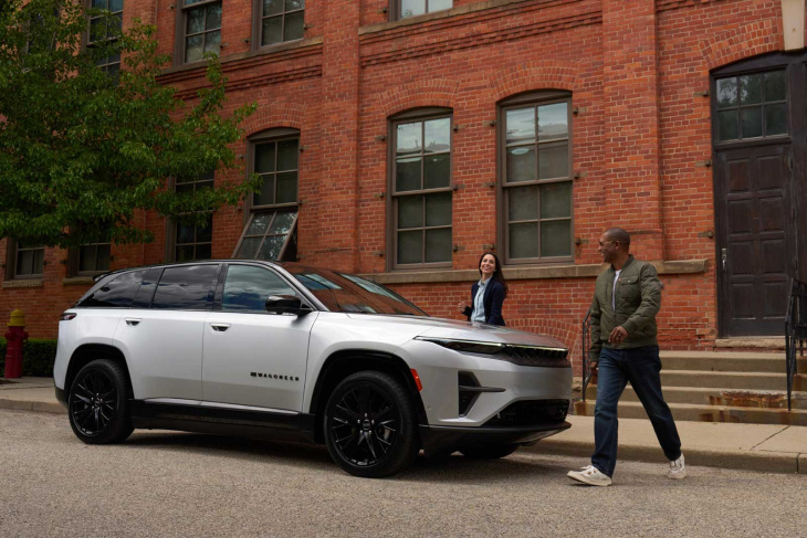 le jeep wagoneer s 100 % électrique fait ses débuts à nyc