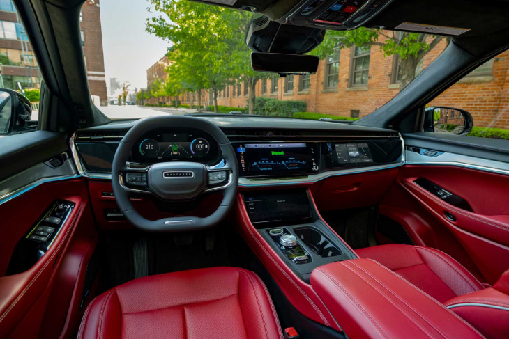 le jeep wagoneer s 100 % électrique fait ses débuts à nyc