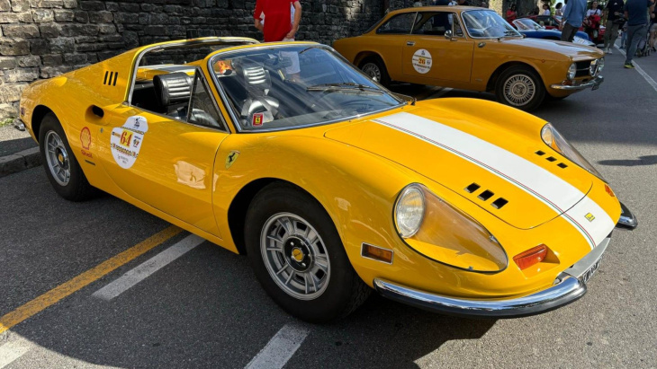 la dino 246 : les photos d'une ferrari très rapide et spacieuse