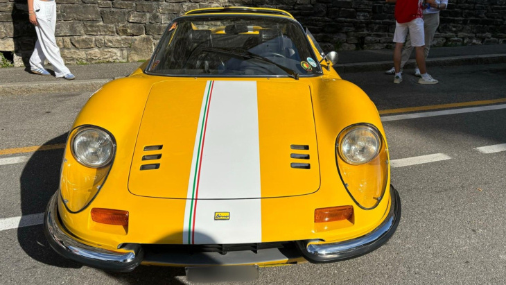 la dino 246 : les photos d'une ferrari très rapide et spacieuse