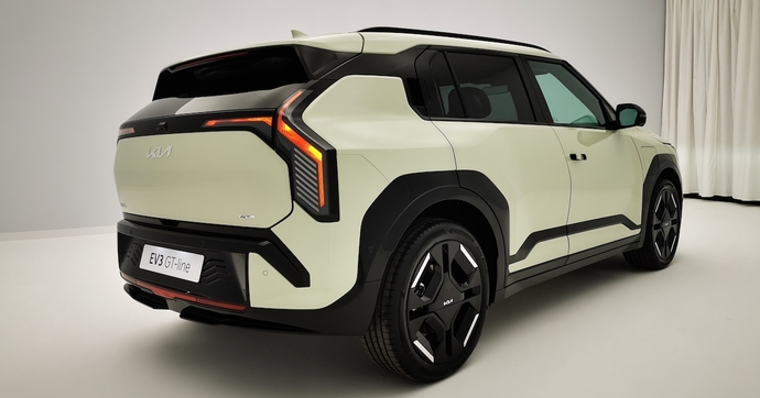 Le Kia EV3, un nouveau crossover urbain électrique qui jouera les stars au salon de Paris 2024.