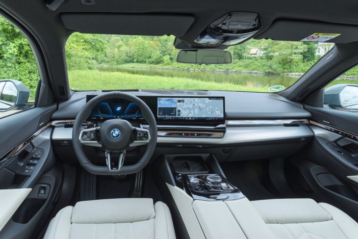 android, on a essayé la bmw i5 touring, une voiture électrique qui veut ringardiser les suv