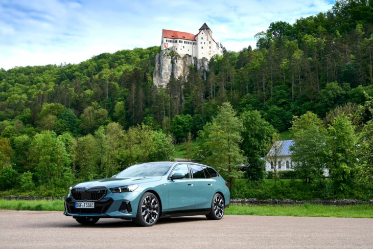 android, on a essayé la bmw i5 touring, une voiture électrique qui veut ringardiser les suv