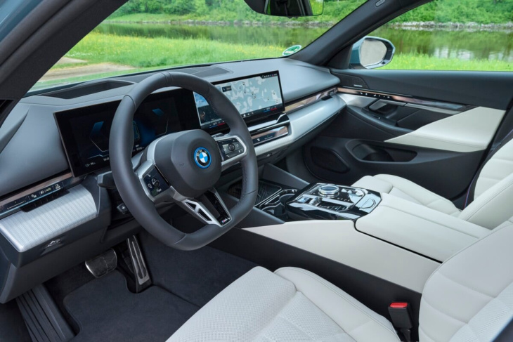 android, on a essayé la bmw i5 touring, une voiture électrique qui veut ringardiser les suv