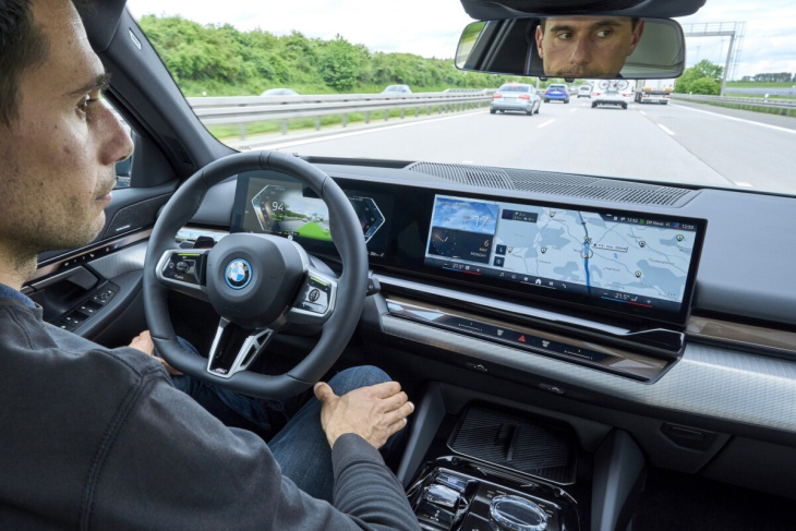 android, on a essayé la bmw i5 touring, une voiture électrique qui veut ringardiser les suv