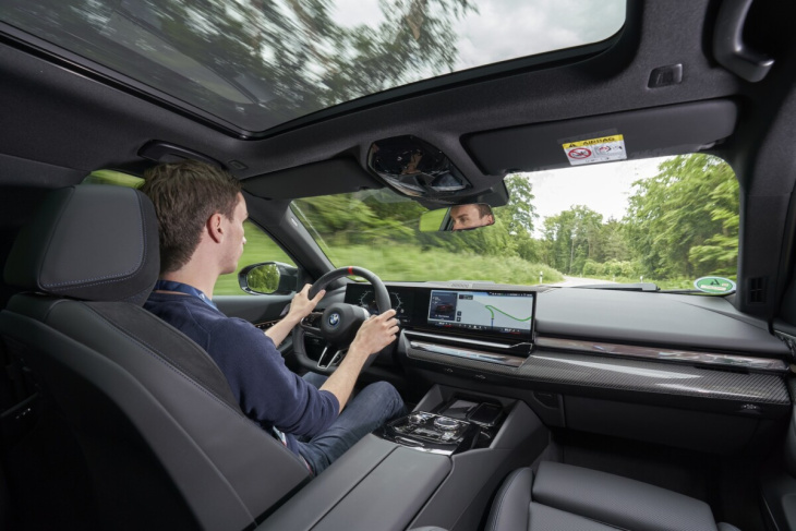 android, on a essayé la bmw i5 touring, une voiture électrique qui veut ringardiser les suv