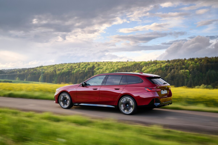 android, on a essayé la bmw i5 touring, une voiture électrique qui veut ringardiser les suv