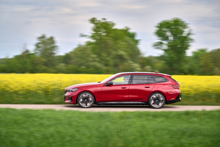 android, on a essayé la bmw i5 touring, une voiture électrique qui veut ringardiser les suv