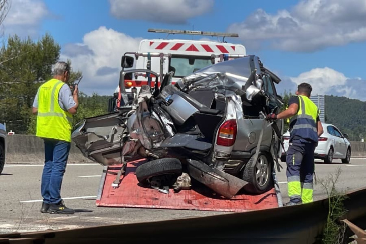 a8: une femme et quatre enfants en urgence absolue après une collision avec un poids lourd, la circulation perturbée