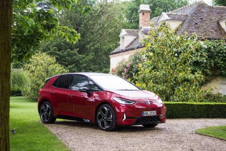 on est montés à bord de la volkswagen id.3 gtx : la voiture électrique la moins chère avec plus de 600 km d’autonomie