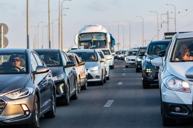 périphérique fermé et 200 km de bouchons autour de joe biden à paris, les automobilistes furieux