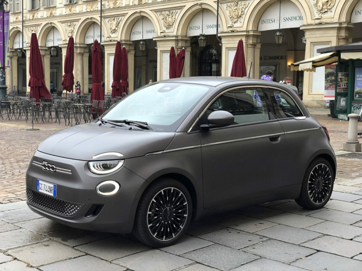 rien ne va plus pour la fiat 500 électrique : la marque prend deux décisions lourdes de sens