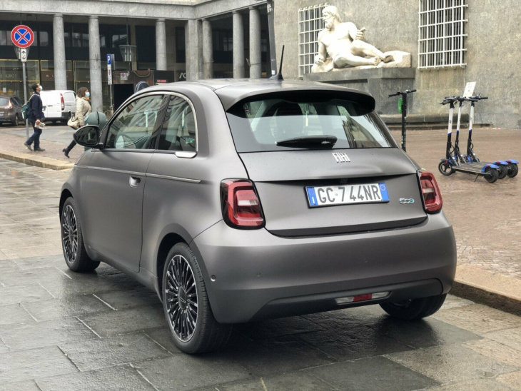 rien ne va plus pour la fiat 500 électrique : la marque prend deux décisions lourdes de sens