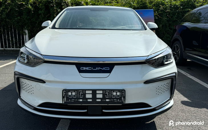 ce constructeur chinois débarque en france avec une berline électrique à moins de 40 000 €, la tesla model 3 a du souci à se faire