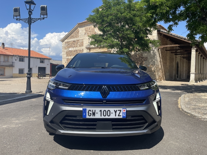 Le Renault Captur revient en thermique, et avec un nouveau look.