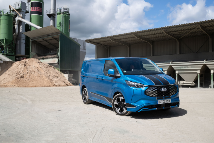 e-transit custom 2, ford, transit custom, android, quand le fourgon ford e-transit custom se la joue utilitaire sportif et haut de gamme.