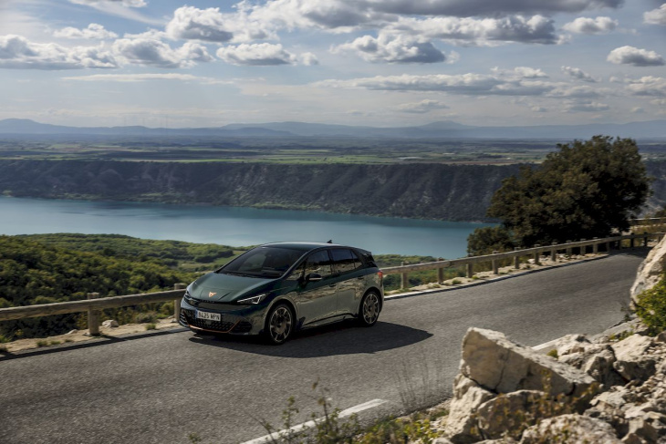 android, on a essayé la cupra born vz : autonomie en hausse pour la jumelle de la volkswagen id.3 gtx