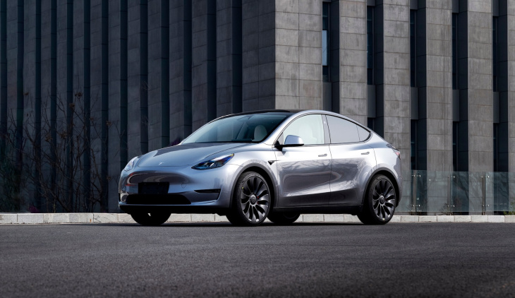 elon musk annonce une mauvaise nouvelle pour la future tesla model y améliorée