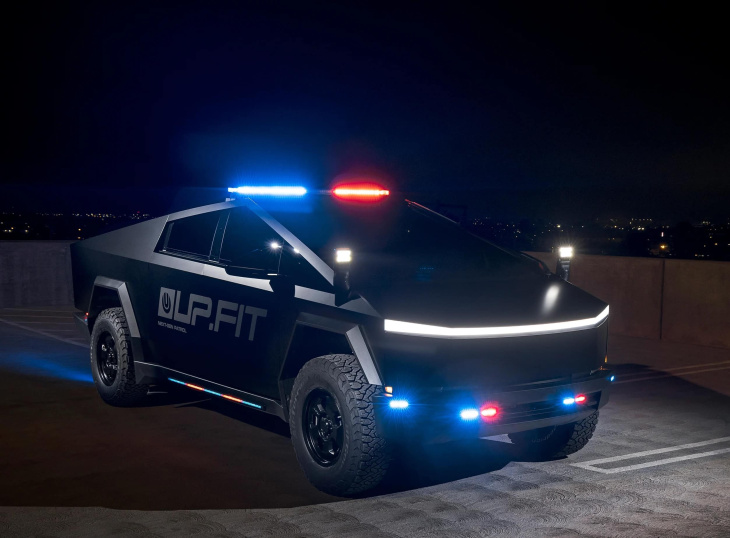 voici le premier vrai cybertruck de police !