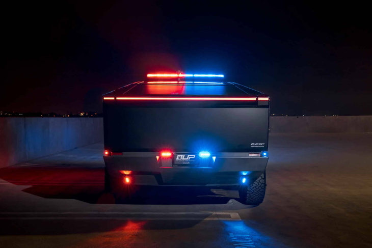 voici le premier vrai cybertruck de police !