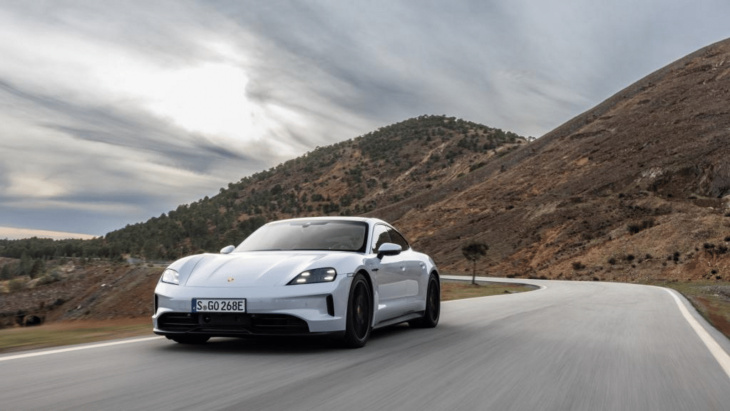 la voiture électrique met le feu chez porsche