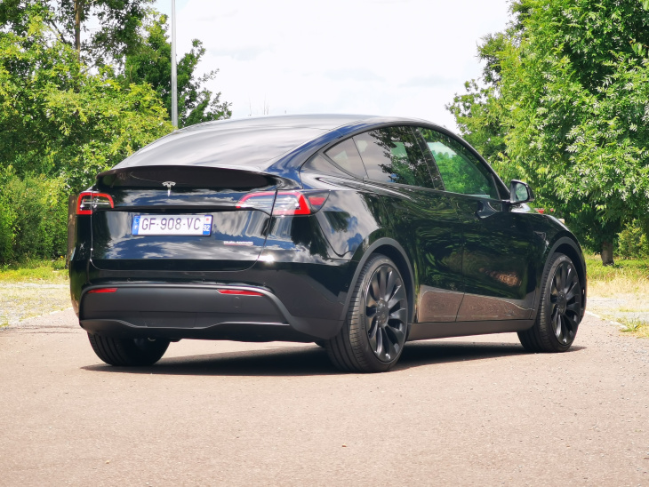 model s, tesla, model x, model 3, model y, tesla offre 20 000 km de supercharge gratuite sur les model s, 3, x, y, mais il faut se dépêcher