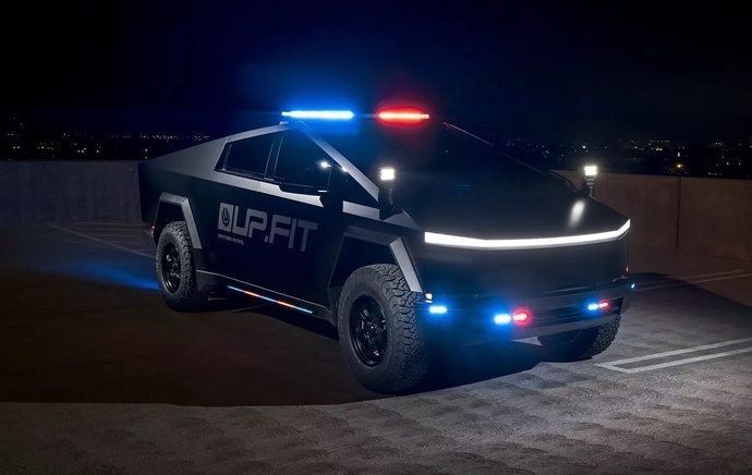 Voici le Tesla Cybertruck en habits de police.