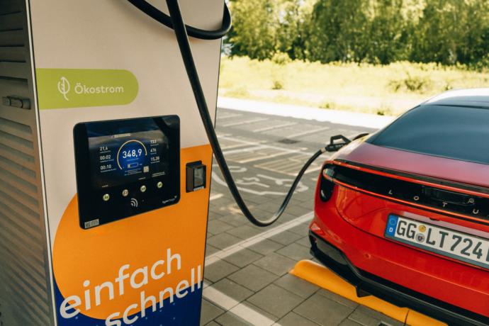 voitures électriques, electriques, berlines, lotus, emeya, lotus emeya : une charge aussi rapide qu’un plein d’essence ?