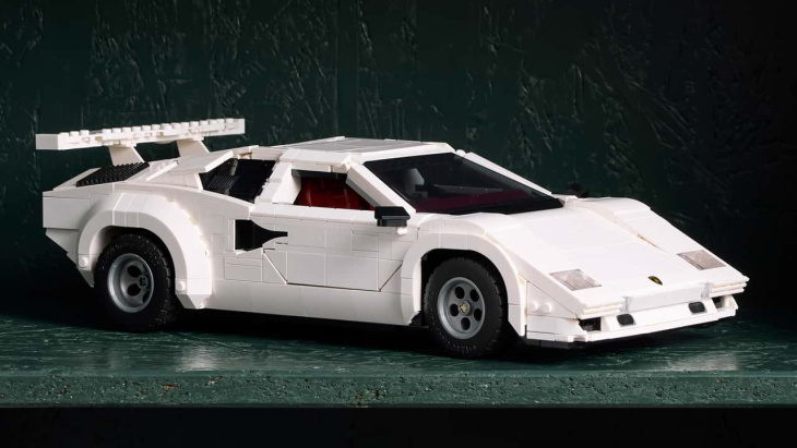 quand lego s'attaque à la lamborghini countach, ça donne ça !