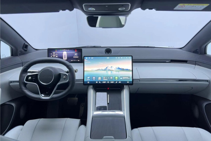 huawei s’attaque au tesla model y avec la luxeed r7, sa nouvelle voiture électrique