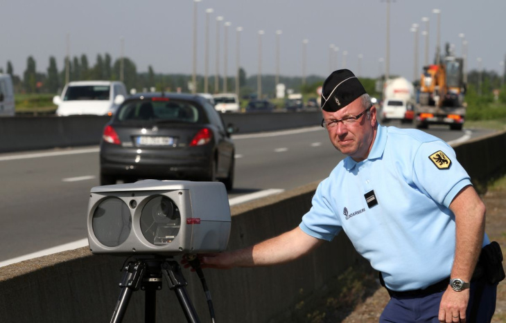 lorraine : jeune permis à peine en poche, il roule à 183 km/h au lieu de 80 et rentre à pied