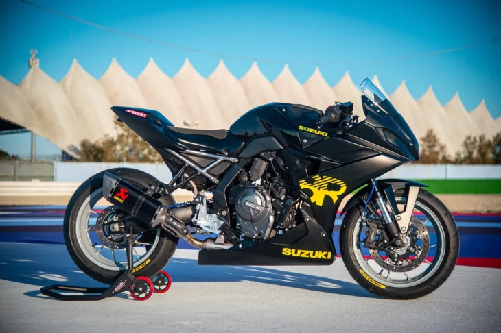 cette nouvelle suzuki vient d’italie et sent bon le circuit