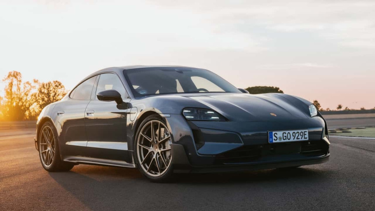 porsche avoue que ses projets en matière de véhicules électriques sont trop ambitieux