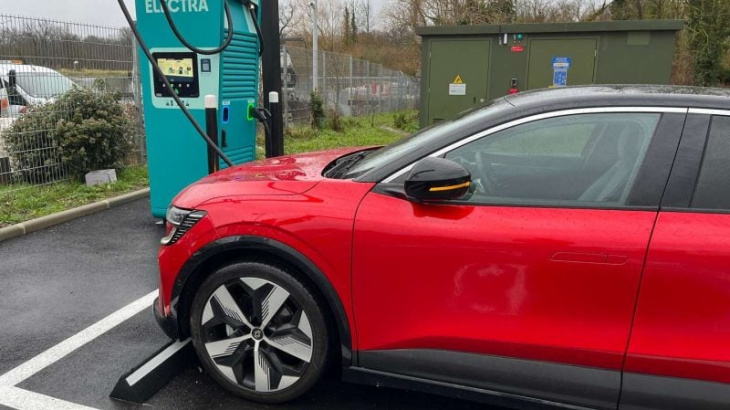 combien pour recharger sa voiture électrique quand on n'est pas chez soi ?