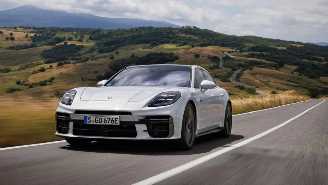 porsche lance la panamera turbo s e-hybrid 2025 de 771 ch et une nouvelle gts