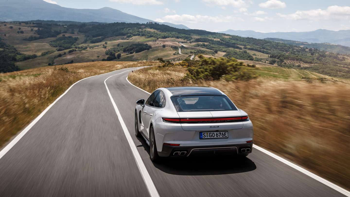 porsche lance la panamera turbo s e-hybrid 2025 de 771 ch et une nouvelle gts