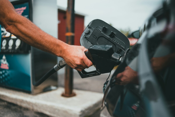 carburants synthétiques : votre voiture est-elle compatible ? une étude apporte une réponse