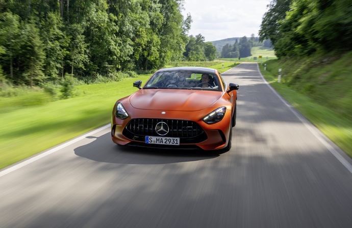 Sur la route, l'AMG GT 63 S E Performance est aussi luxueuse que véloce en ligne droite.