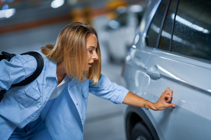 cette astuce pratique et efficace pour enlever les rayures superficielles sur la voiture