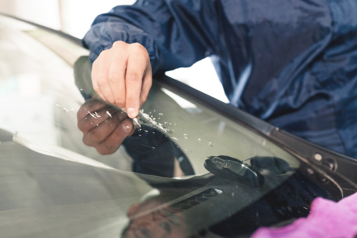 cette astuce pratique et efficace pour enlever les rayures superficielles sur la voiture