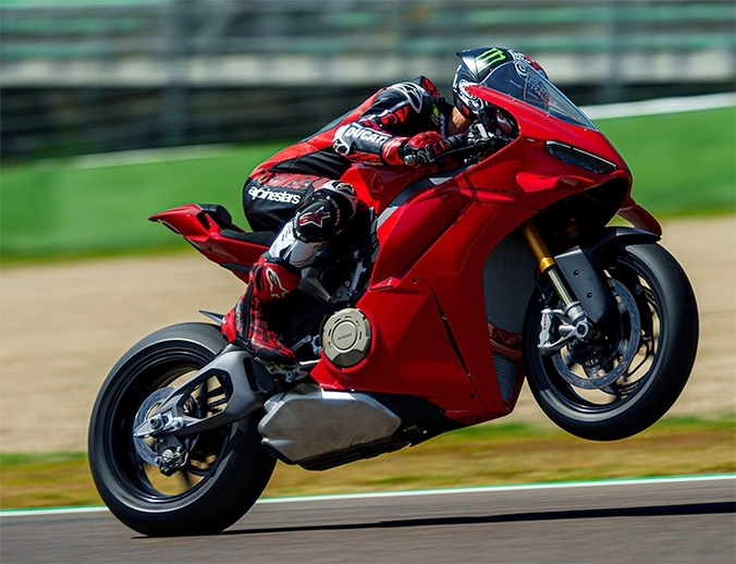 Ducati Panigale V4 2025 : les détails et les tarifs estimés