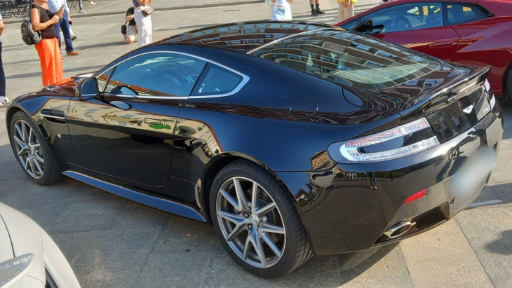 aston martin vantage : les photos d'un bolide biplace