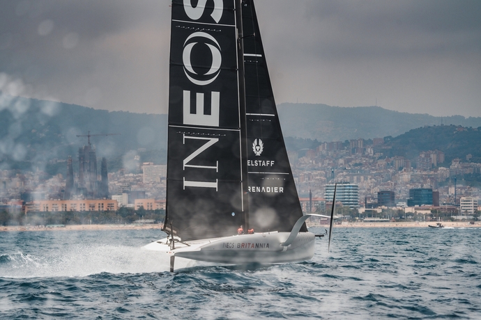 l'Ineos Grenadier en lice pour remporter la Cup.